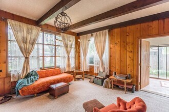 12839 SE 23rd Ave in Milwaukie, OR - Foto de edificio - Building Photo