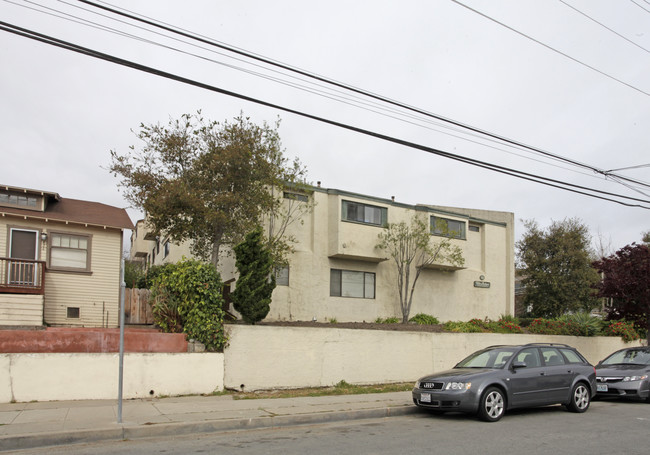 Villa Nodura Apartments in Monterey, CA - Foto de edificio - Building Photo