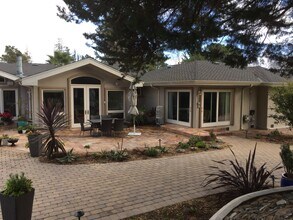 1485 Lakeview Dr in Hillsborough, CA - Foto de edificio - Building Photo