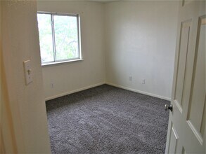 2926 Meadowglen Crest in Houston, TX - Building Photo - Building Photo