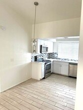 1548 W Sahuaro Dr in Phoenix, AZ - Foto de edificio - Building Photo