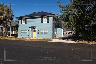 1704 McGill Ave in Mobile, AL - Building Photo