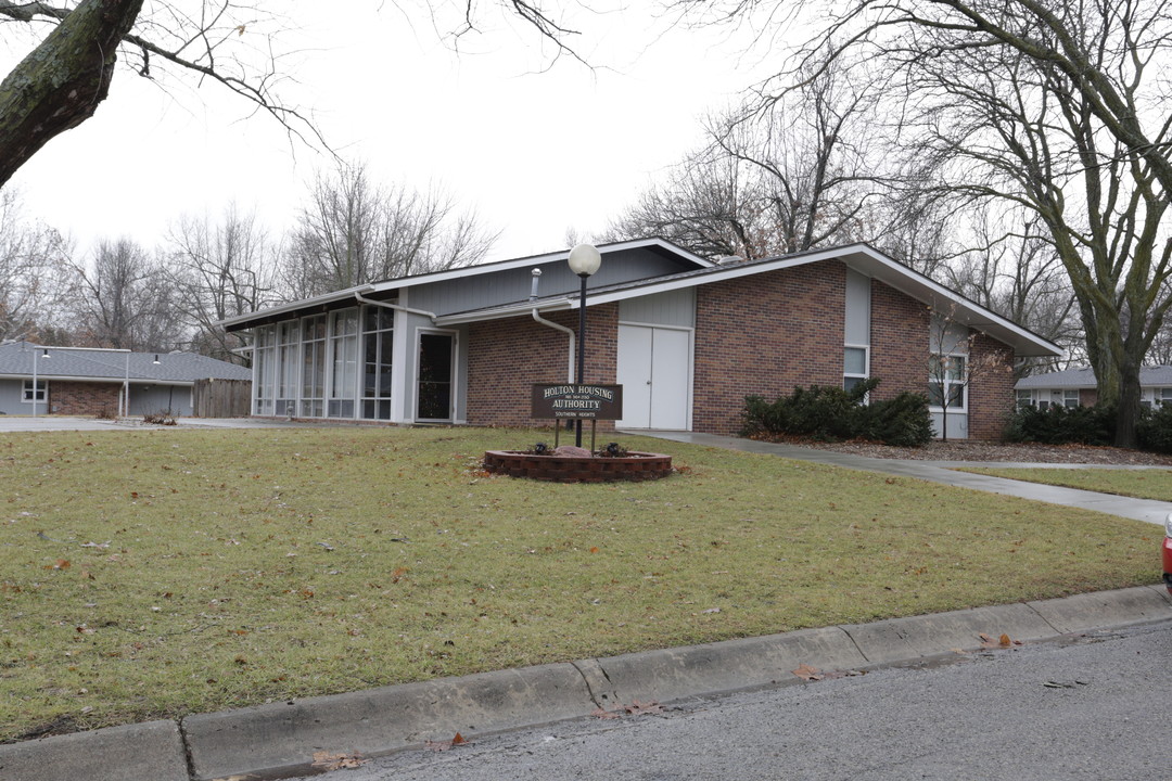 Southern Heights in Holton, KS - Building Photo