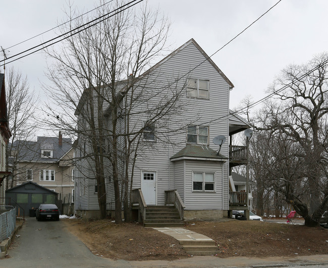 231 Pleasant St in Brockton, MA - Foto de edificio - Building Photo