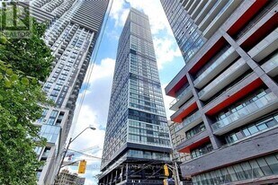 181 Dundas St E in Toronto, ON - Building Photo