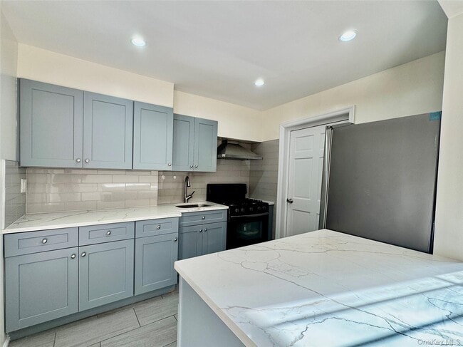 31-17 38th St in Queens, NY - Building Photo - Building Photo