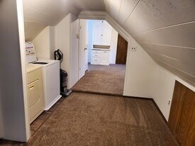 1719 1/2 N Oneida St, Unit Appleton Upper Duplex in Appleton, WI - Building Photo