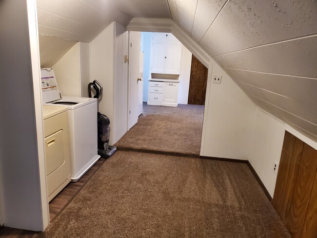 1719 1/2 N Oneida St, Unit Appleton Upper Duplex