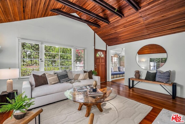 10546 Selkirk Ln in Los Angeles, CA - Building Photo - Building Photo