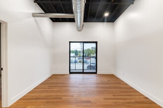 Adams Street Center in Peoria, IL - Foto de edificio - Building Photo