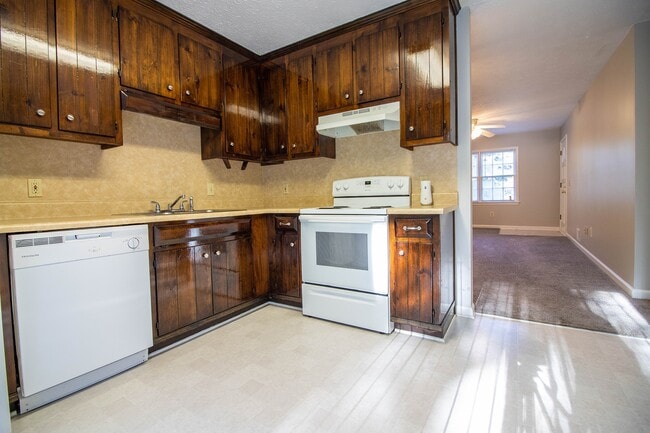 617 Palm St in Holly Springs, GA - Foto de edificio - Building Photo