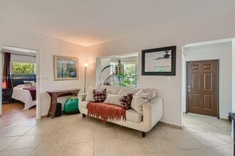 6890 SW 51st St in Miami, FL - Building Photo - Building Photo