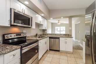 6733 Pomander Ave in New Port Richey, FL - Foto de edificio - Building Photo