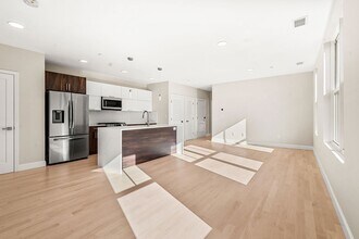 124 Warren St in Boston, MA - Building Photo - Building Photo