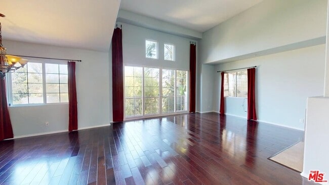 5655 Como Cir in Los Angeles, CA - Building Photo - Building Photo