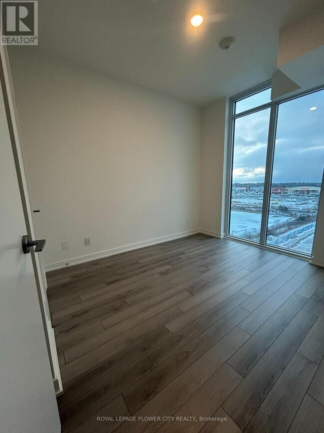 3071 Trafalgar Rd in Oakville, ON - Building Photo - Building Photo