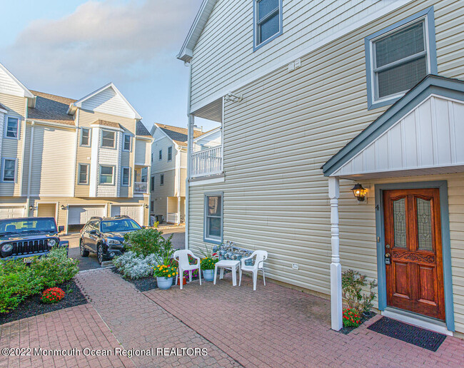 107 Brinley Ave in Bradley Beach, NJ - Foto de edificio - Building Photo