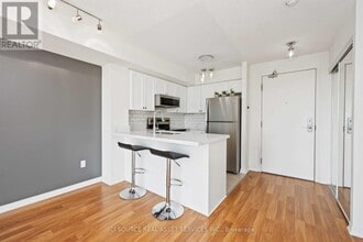 18 Valley Woods Rd in Toronto, ON - Building Photo - Building Photo