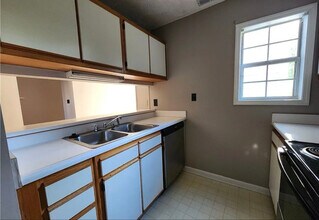 201 Waterdown Dr in Fayetteville, NC - Building Photo - Building Photo