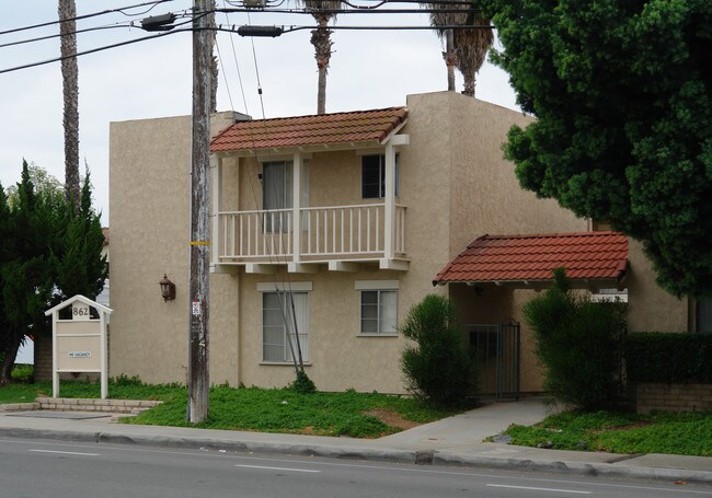 Avenida Mollison in El Cajon, CA - Foto de edificio - Building Photo