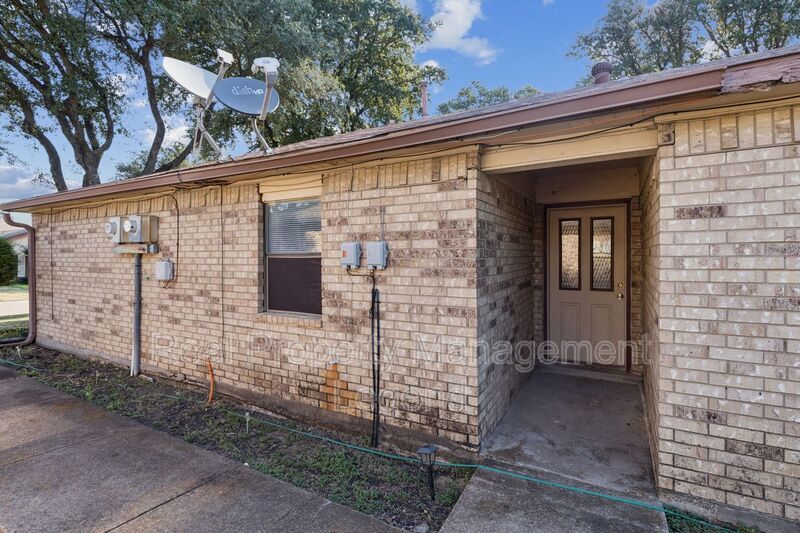 1156 Mountain View St in Red Oak, TX - Building Photo