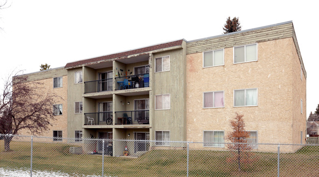 Brookwood Manor in Spruce Grove, AB - Building Photo - Building Photo