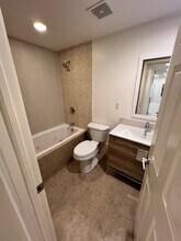35 Vroom St, Unit Garden Apt in Jersey City, NJ - Building Photo - Building Photo