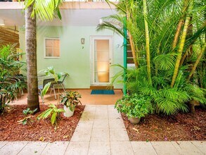 1127 Meridian Ave in Miami Beach, FL - Building Photo - Building Photo