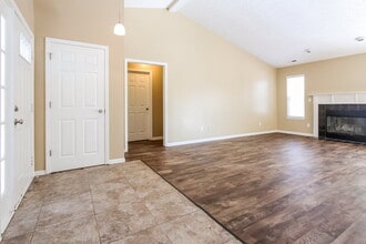 1947 Mare Ave in Indianapolis, IN - Foto de edificio - Building Photo