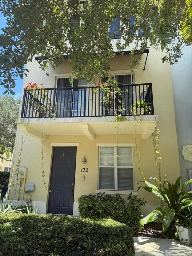 property at 132 Greenwich Cir