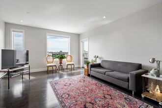 2 W 6th St, Unit 1 in Boston, MA - Building Photo - Building Photo