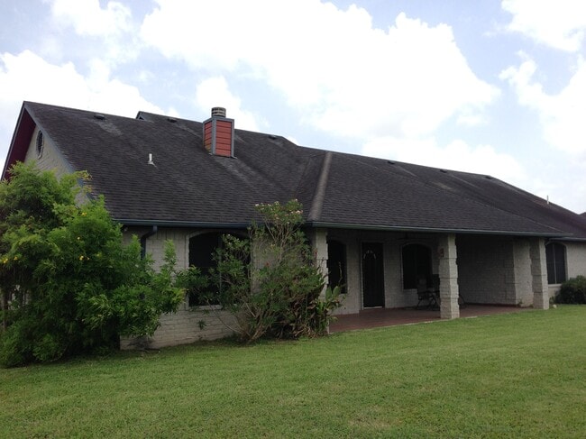 33506 Falcon Ln in Los Fresnos, TX - Building Photo - Building Photo