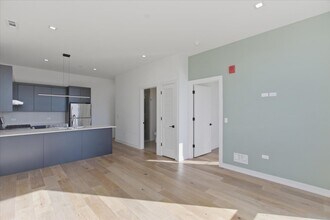 4513 N Clark St, Unit 201 in Chicago, IL - Foto de edificio - Building Photo