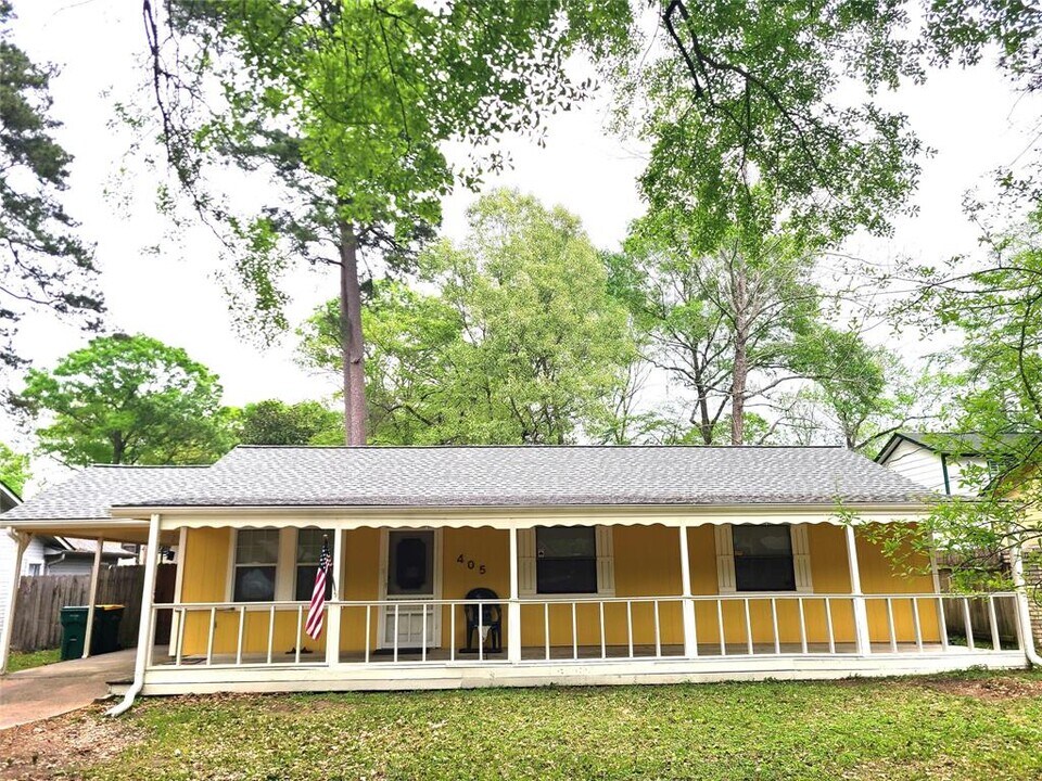 405 Wakefield Rd in Montgomery, TX - Building Photo
