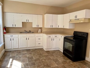 333 Central St in Franklin, NH - Foto de edificio - Building Photo