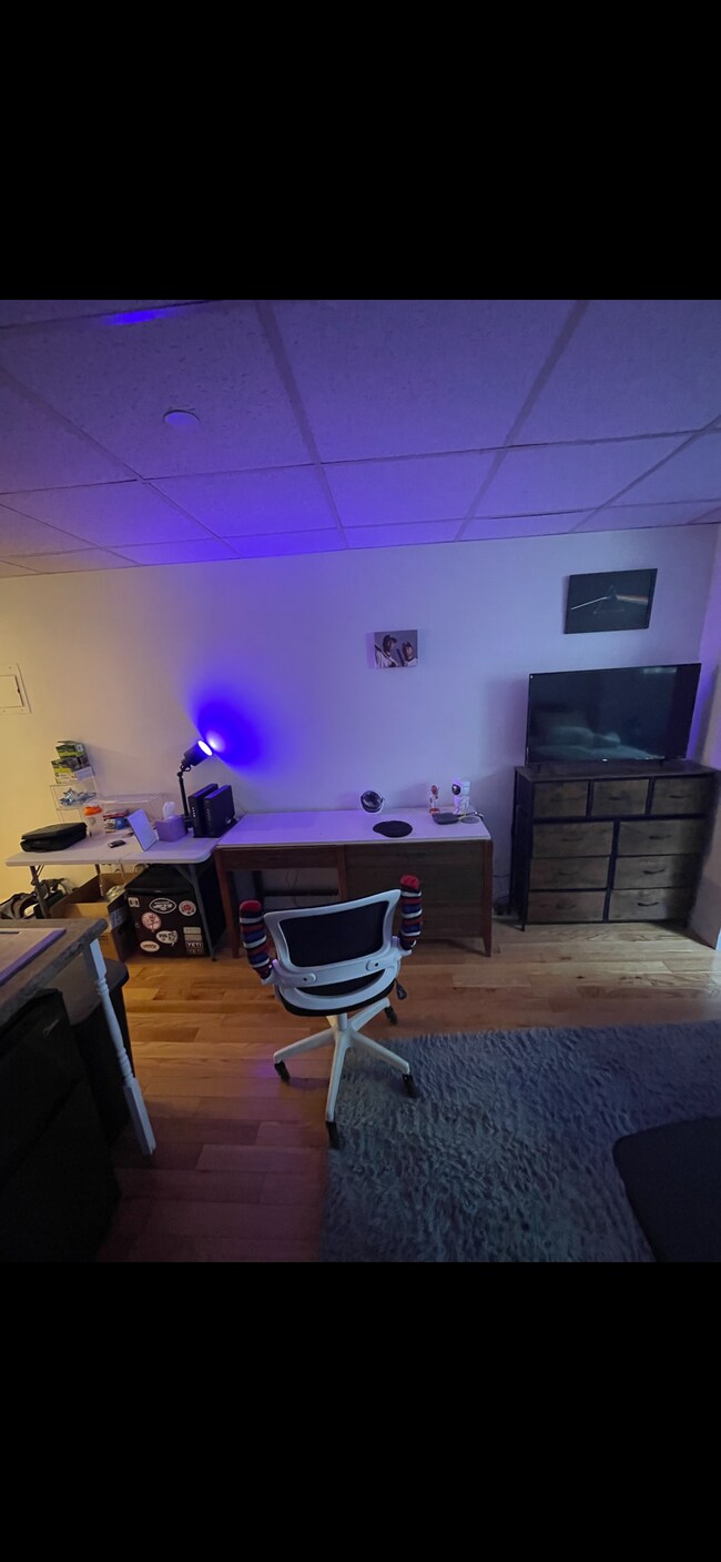 909 Beacon St, Unit A in Boston, MA - Building Photo - Building Photo
