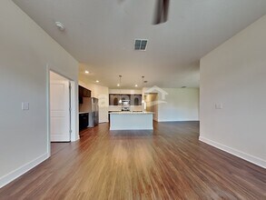 33817 Widman Way in Zephyrhills, FL - Foto de edificio - Building Photo