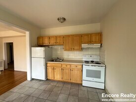 30 Fordham Rd, Unit #7 in Boston, MA - Building Photo