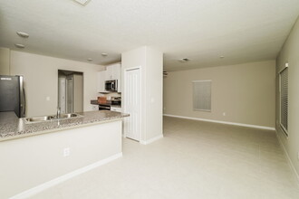 7228 Spring Snowflake Ave, Unit 307 in Tampa, FL - Building Photo - Building Photo