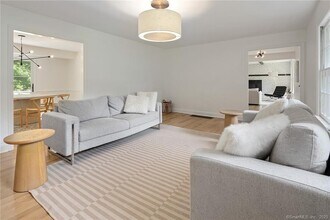 33 Riverfield Dr in Weston, CT - Building Photo - Building Photo