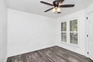 1109 E Morehead St in Charlotte, NC - Foto de edificio - Building Photo