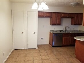 7320 NE Loop 820 in North Richland Hills, TX - Building Photo - Building Photo