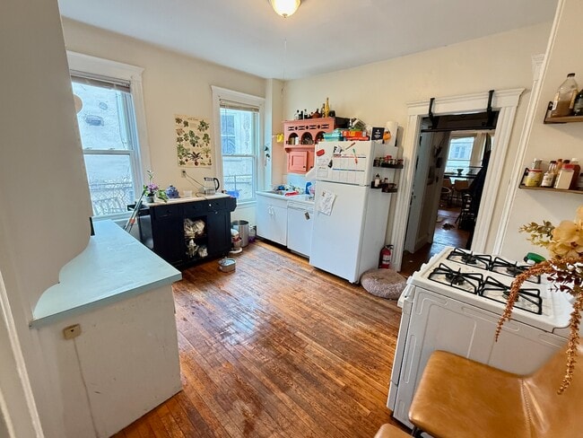 42 Long Ave, Unit 2