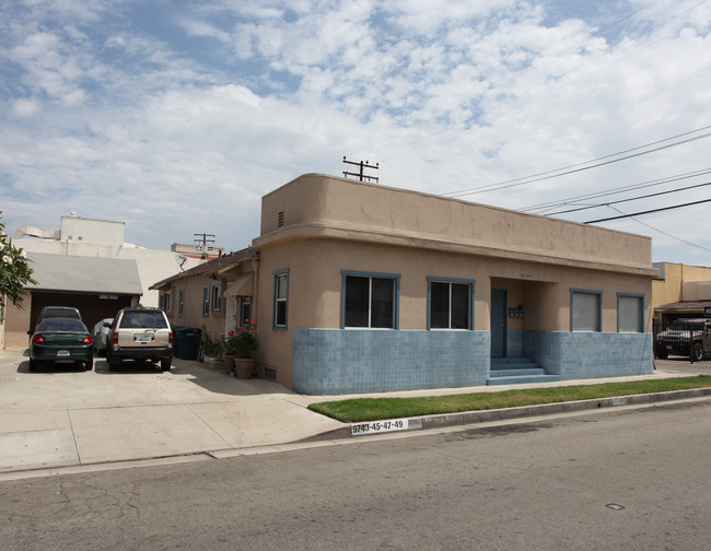 9743-9745 Maple St in Bellflower, CA - Building Photo - Building Photo