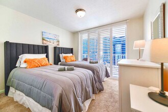 1200 Brickell Bay Dr in Miami, FL - Building Photo - Building Photo