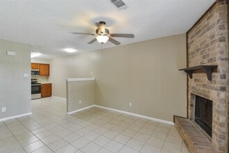 4506 Avenue L, Unit 2 in Santa Fe, TX - Foto de edificio - Building Photo