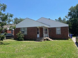 1102 Arkansas St in Norman, OK - Building Photo