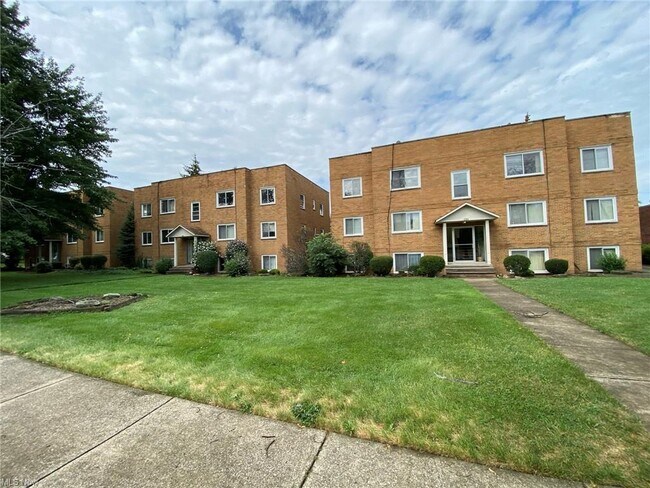 6402 Ridge Rd-Unit -15 & 17 in Parma, OH - Building Photo - Building Photo