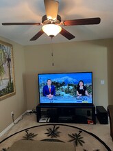 8418 Lourenco Ln, Unit B in Corona, CA - Foto de edificio - Building Photo