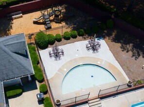 212 Rockport Dr in Mcdonough, GA - Foto de edificio - Building Photo